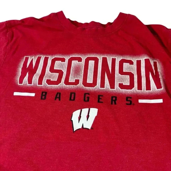 University of Wisconsin NCAA Campus Heritage - Red Short Sleeve T-Shirt Size S - Picture 2 of 7